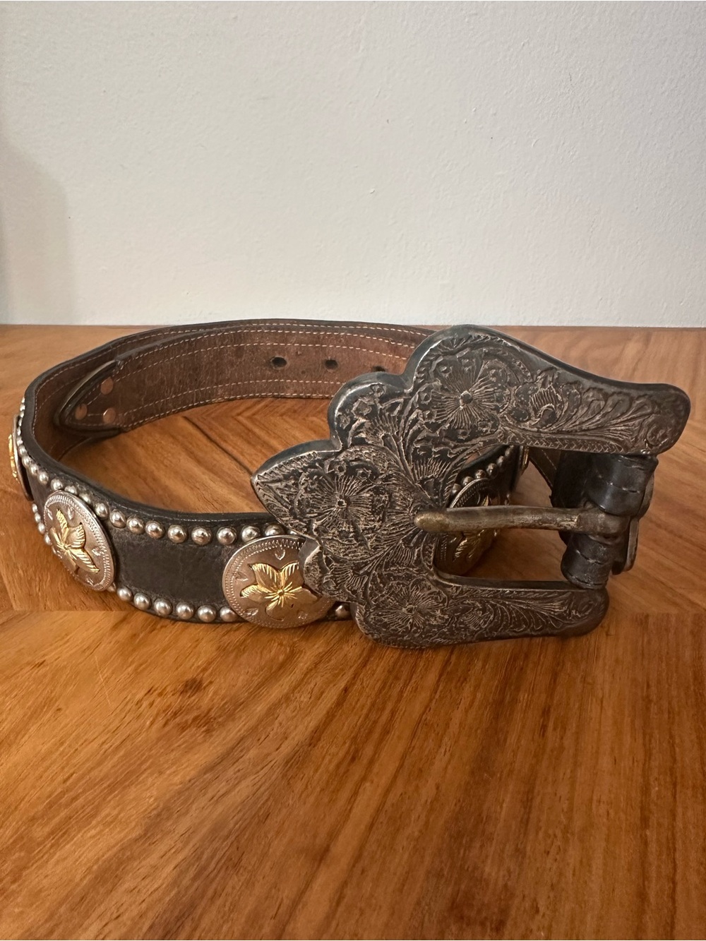 Vtg Studded Silver Gold Toned Conchos Western Leather Belt SZ S/M Ornate Buckle